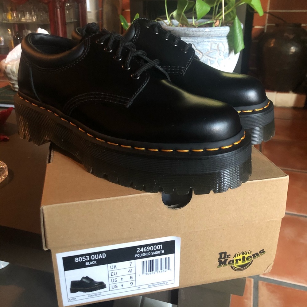 DR. MARTENS 8053 LEATHER PLATFORM CASUAL SHOES